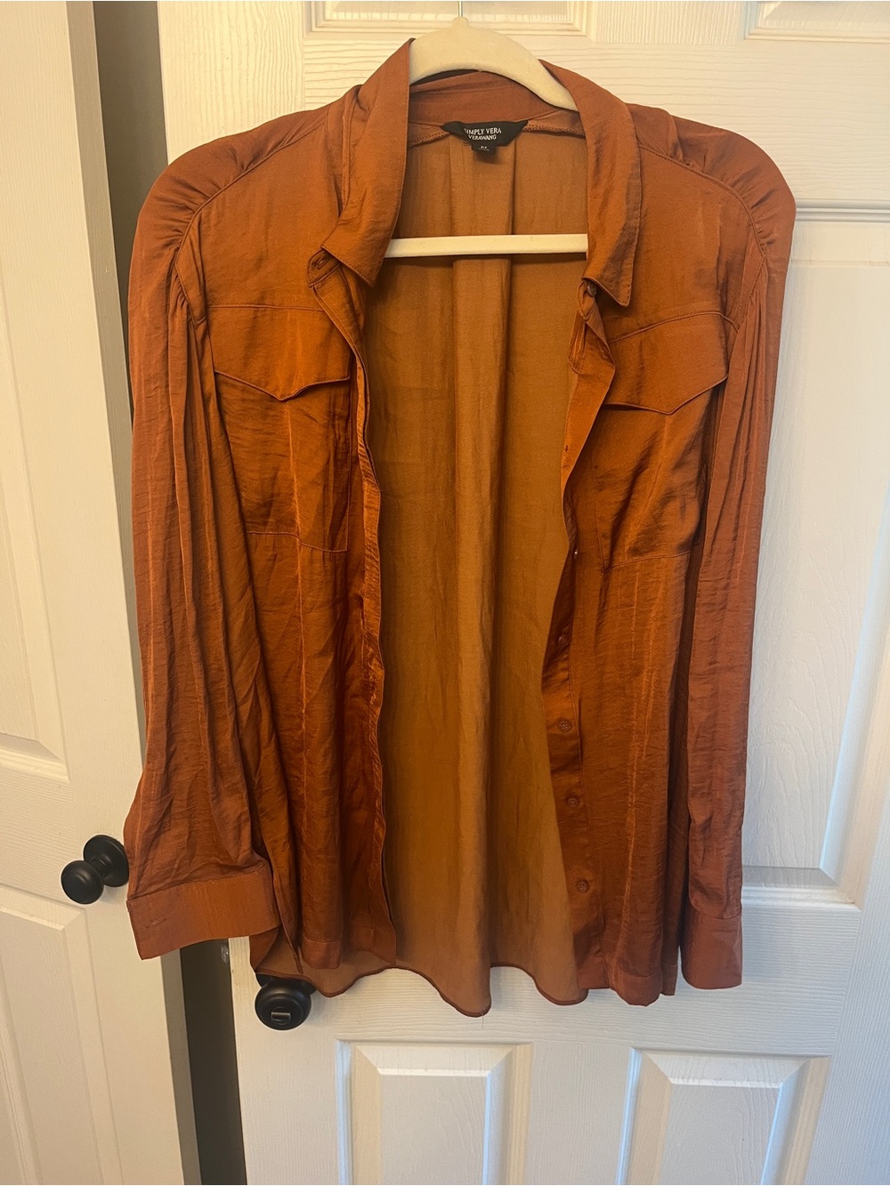 Simply Vera Burnt Orange Satin Button-Front Shirt. Size M